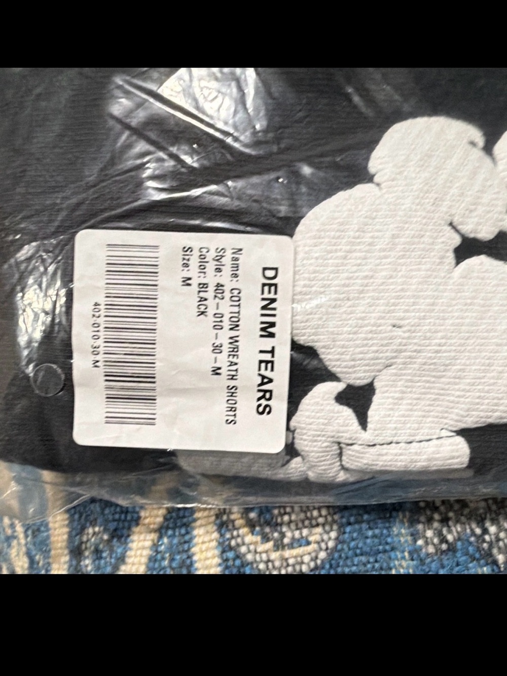 Demin shorts tear